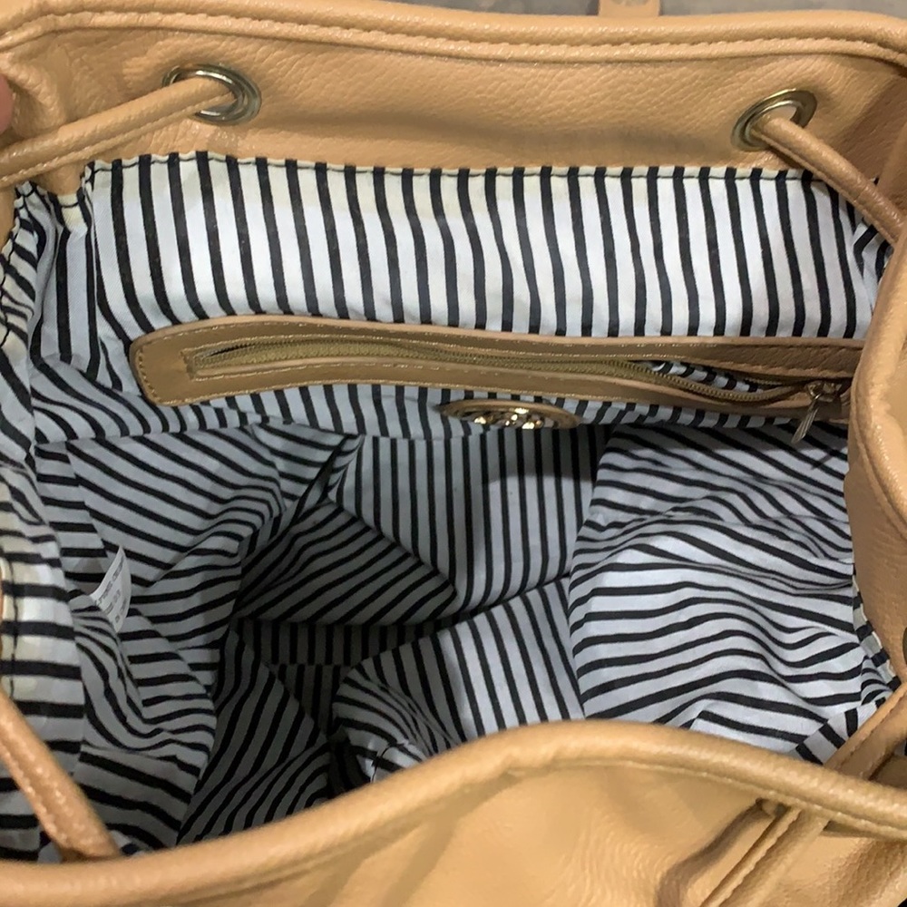 Backpack - Picture 4 of 5